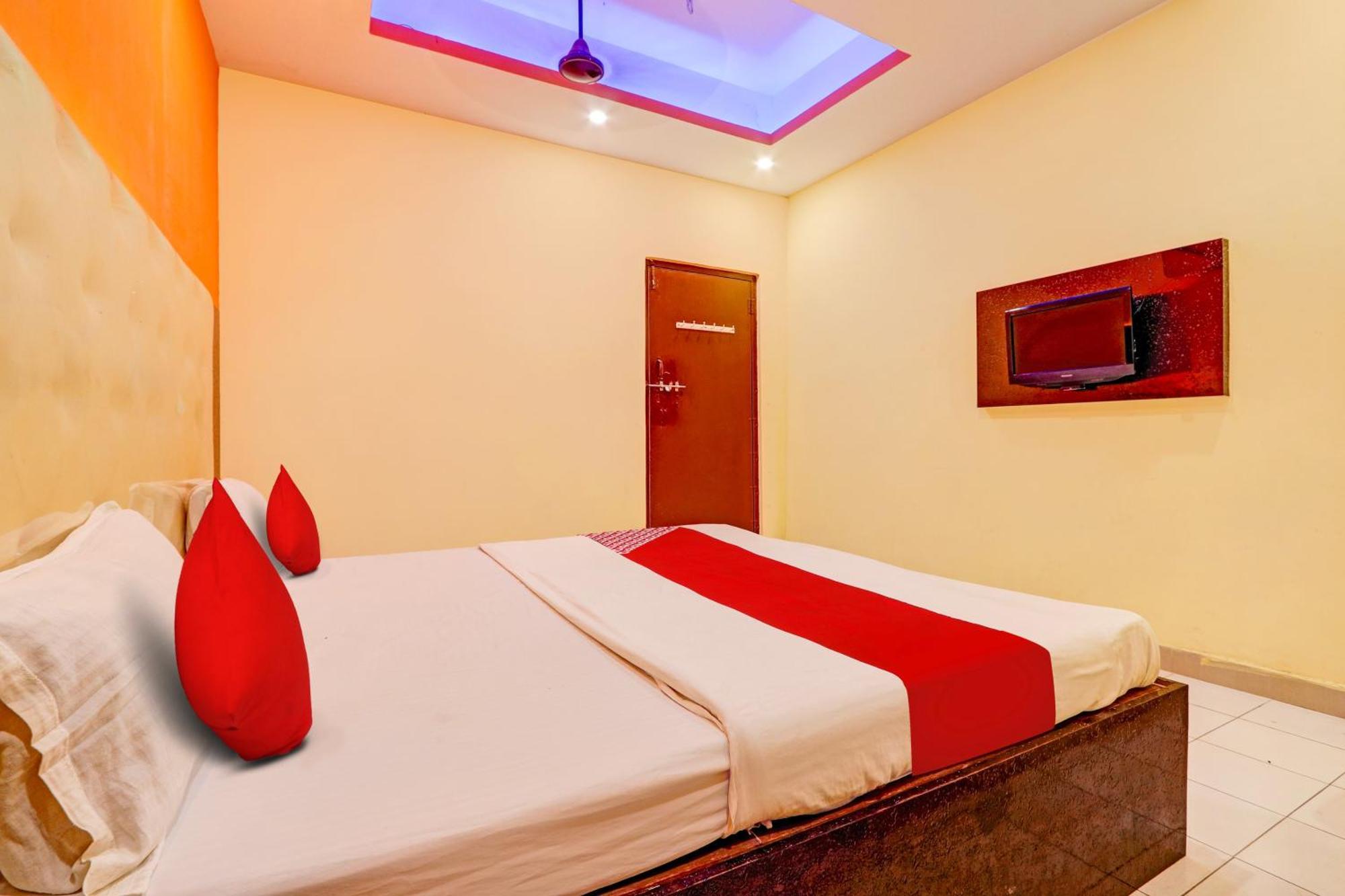 Oyo Flagship Hotel Samruddhi Lodge Nirmal  Exterior foto