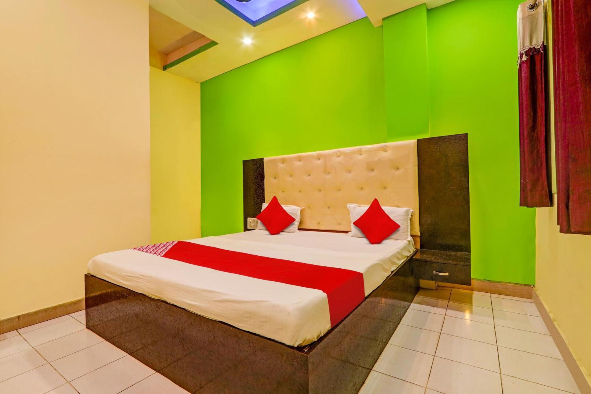 Oyo Flagship Hotel Samruddhi Lodge Nirmal  Exterior foto