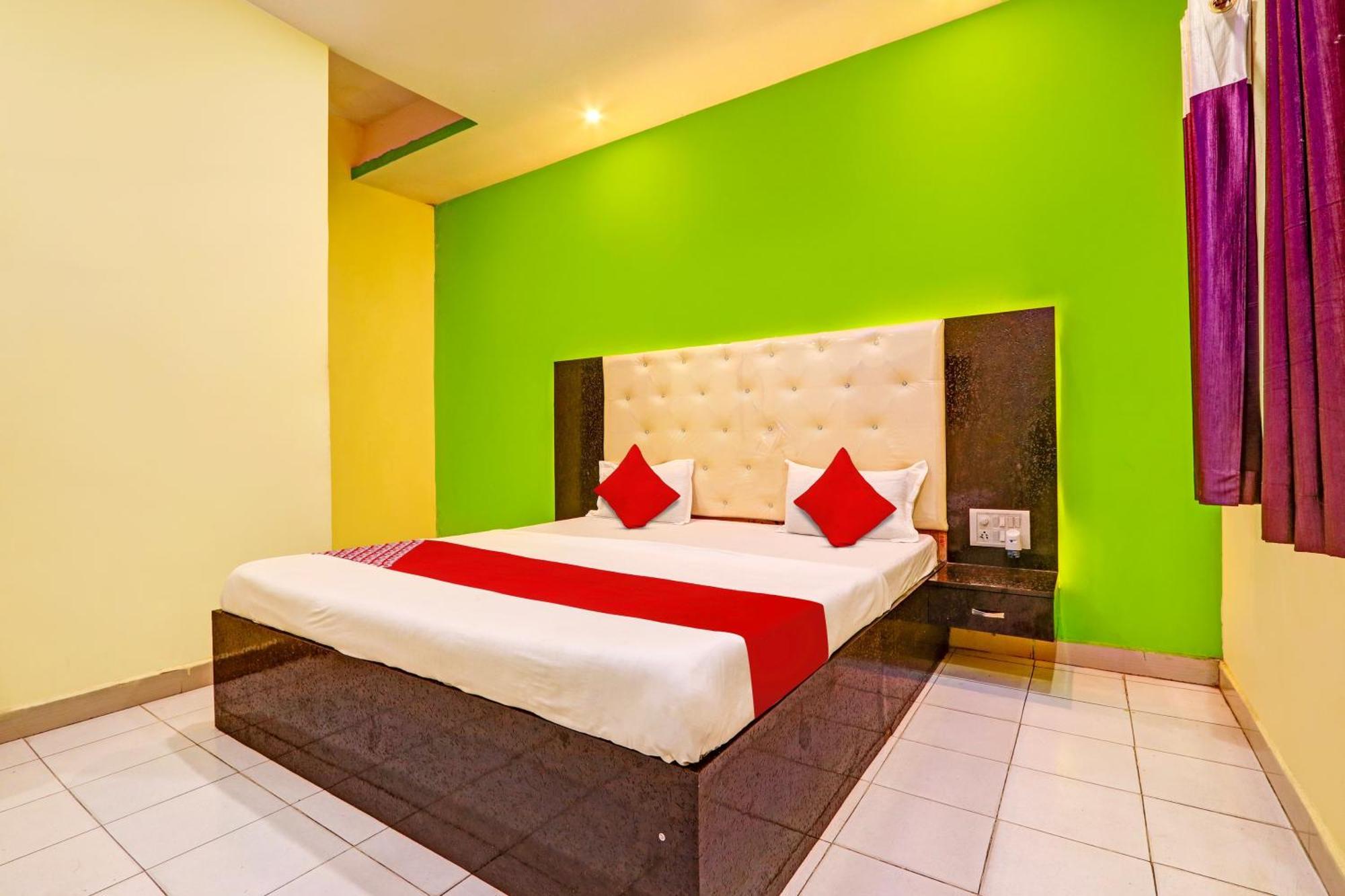 Oyo Flagship Hotel Samruddhi Lodge Nirmal  Exterior foto