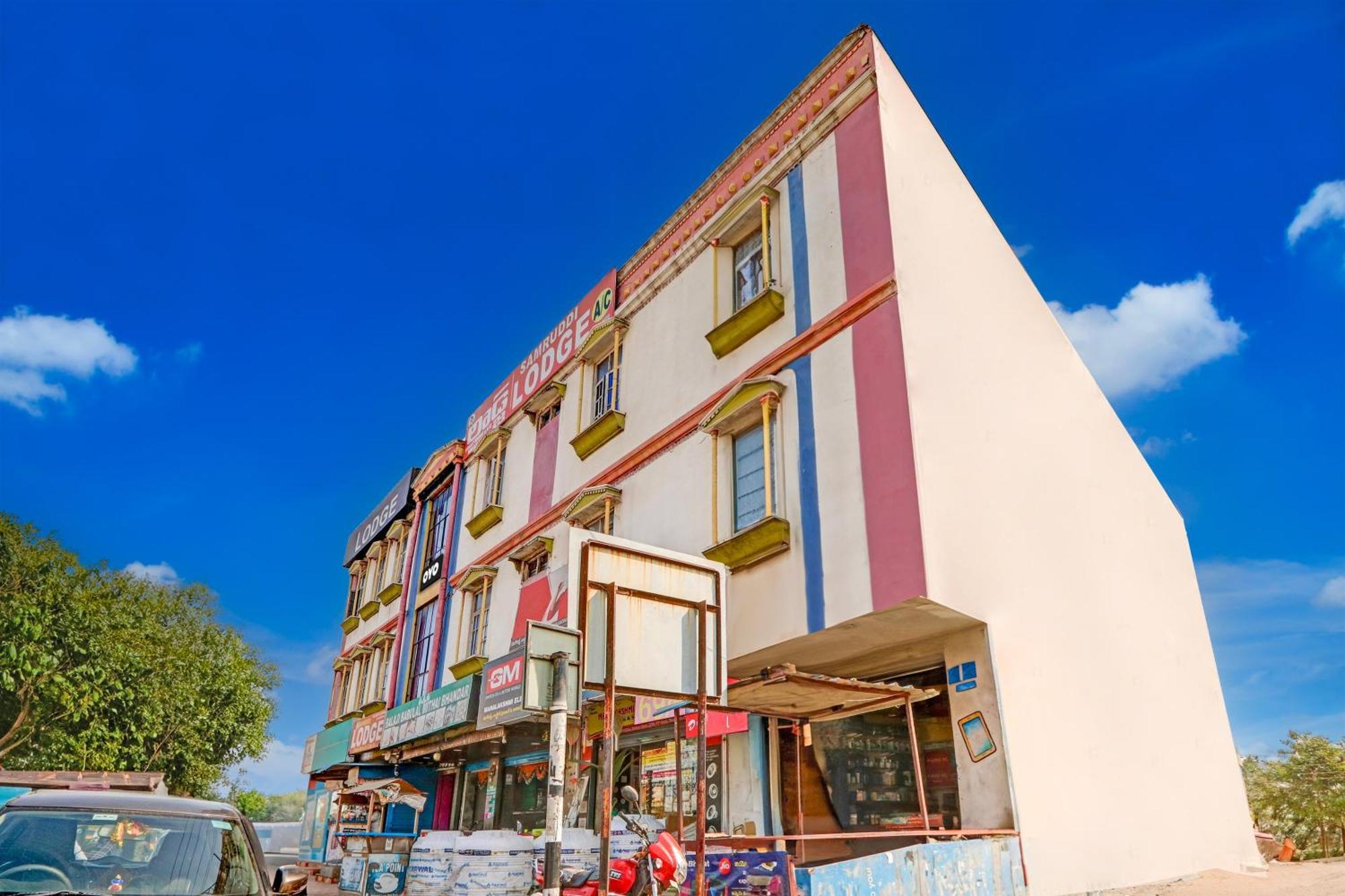 Oyo Flagship Hotel Samruddhi Lodge Nirmal  Exterior foto