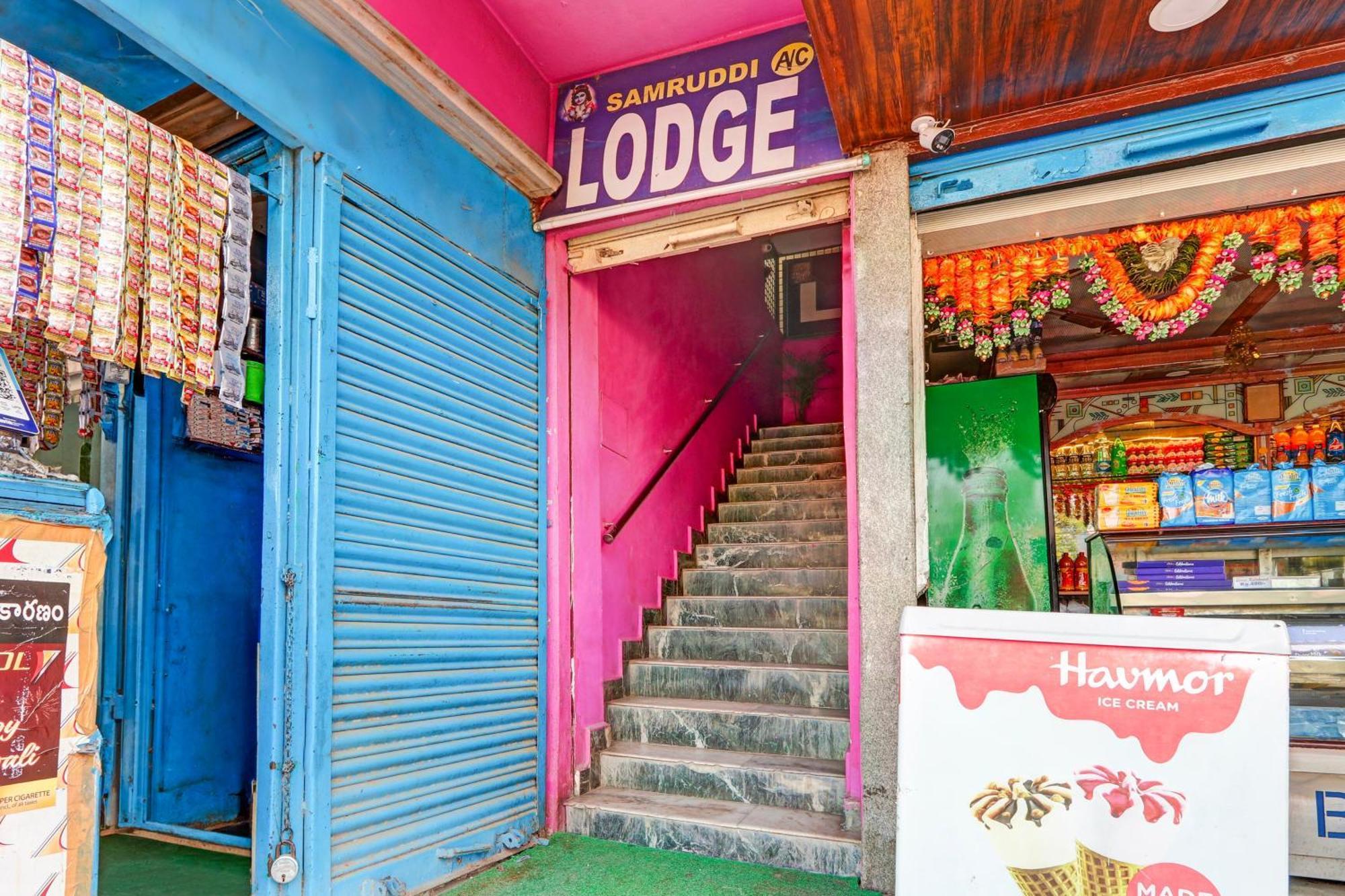 Oyo Flagship Hotel Samruddhi Lodge Nirmal  Exterior foto
