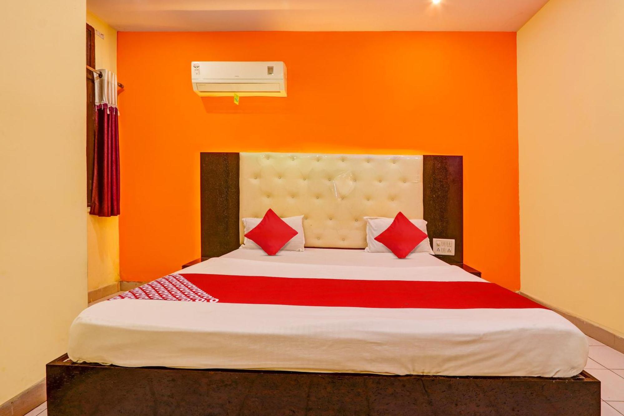 Oyo Flagship Hotel Samruddhi Lodge Nirmal  Exterior foto